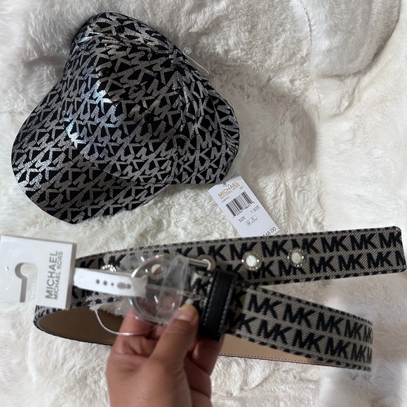 Bundle Michael Kors Cap and Belt - Picture 1 of 4